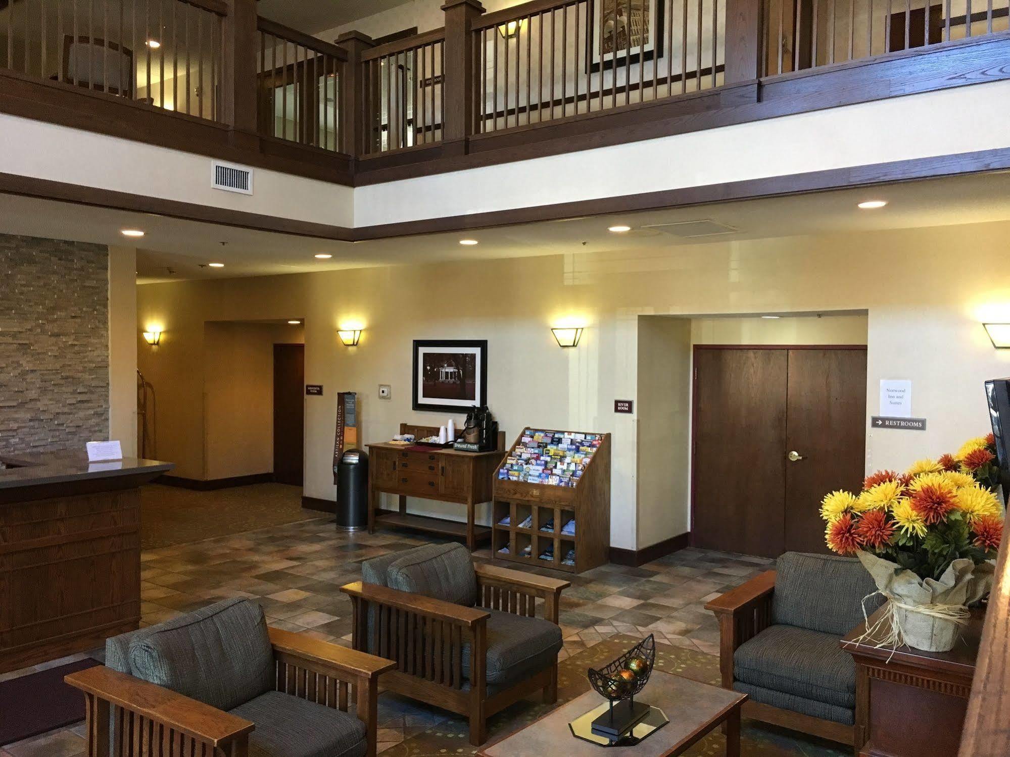 Norwood Inn And Suites Chaska Exteriér fotografie