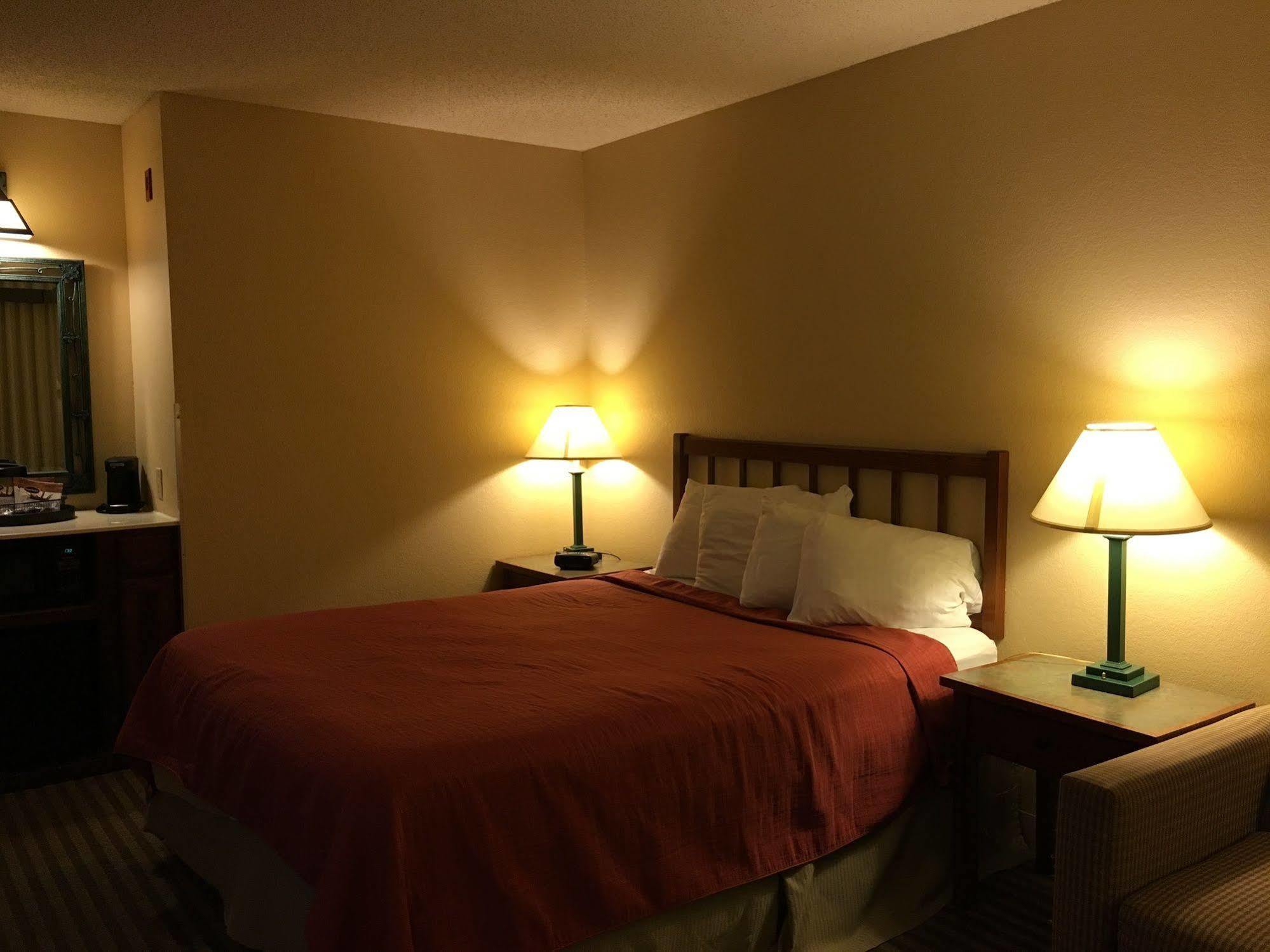 Norwood Inn And Suites Chaska Exteriér fotografie