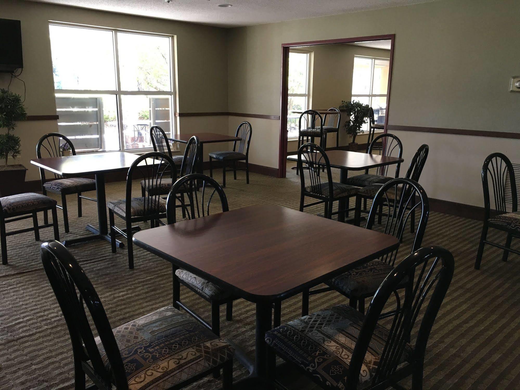 Norwood Inn And Suites Chaska Exteriér fotografie
